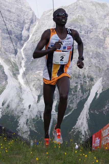 Isaac Kosgei im Ziel.