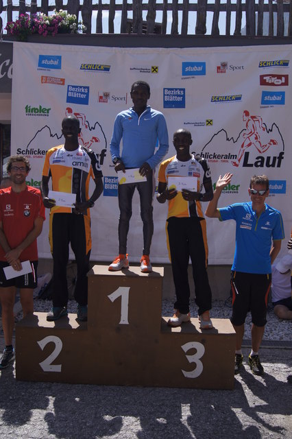 Strahlende Sieger: 1. Petro Mamu, 2. Isaac Kosgei, 3. Geoffrey Ndungu