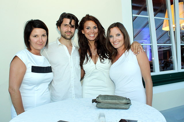 Veranstalterin Daniela Matschnig (r.) im See Restaurant Saag. | Foto: Sina