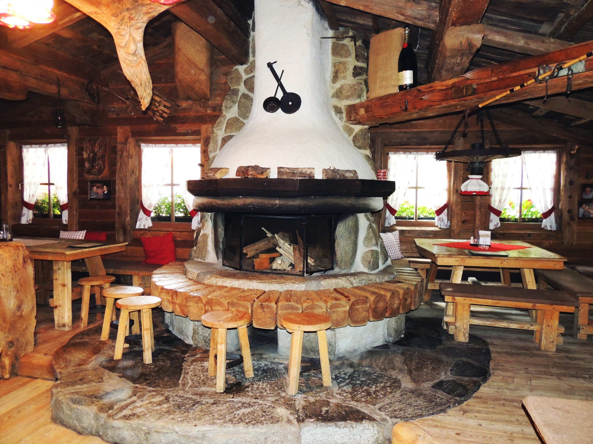 Die urige Rübezahlalm von innen - Schwechat