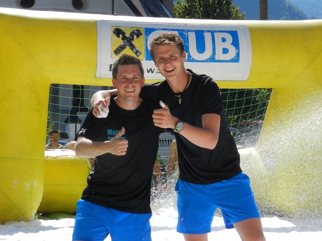 Die beiden Organisatoren Marco Ebser undLukas Edenhauser konnten sich über eine erfolgreiche Premiere des 1. Soap Soccer Turnieres in Kirchdorf freuen