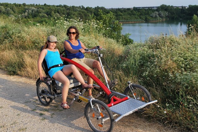 sommer in wien ist mit dem metallhasen radeln!