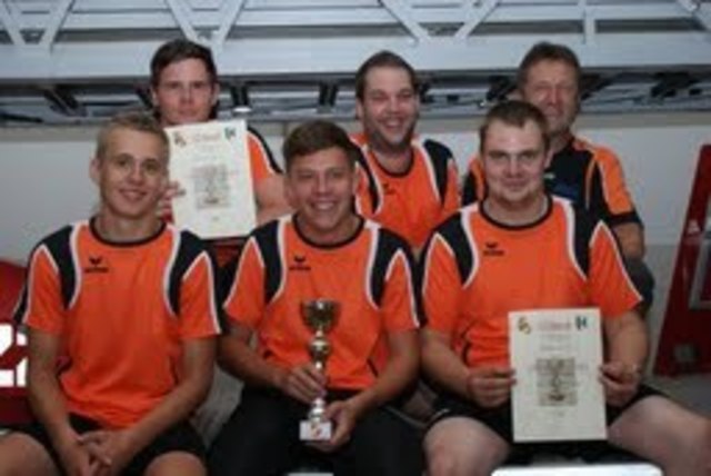 Die stolze Bewerbsgruppe mit Coach Rudi Mayr