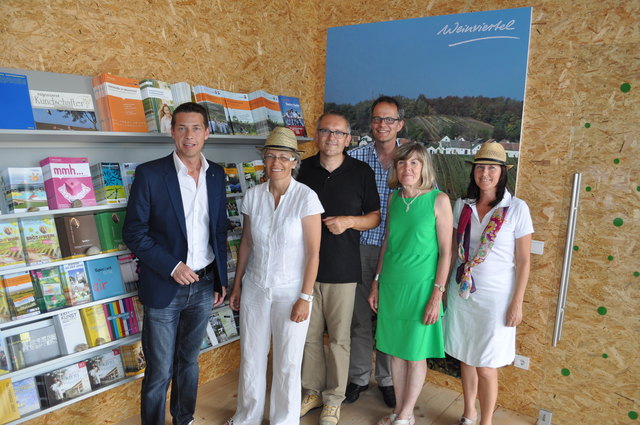 Kutur-Tour: Kurt Hackl, Petra Bohuslav, Kurt Farasin, Hannes Weitschacher, Gerti Riegelhofer und Andrea Trötzmüller. | Foto: WTG