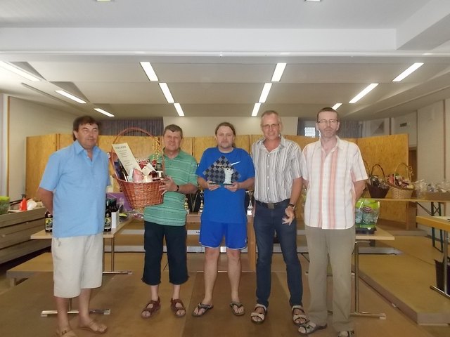 Bgm. Josef Steiner, Wolfgang Heinisch, MK Peter Fauland, Obmann Franz Fröhlich und Turnierleiter Arnold Pristernik (v.l.) | Foto: KK