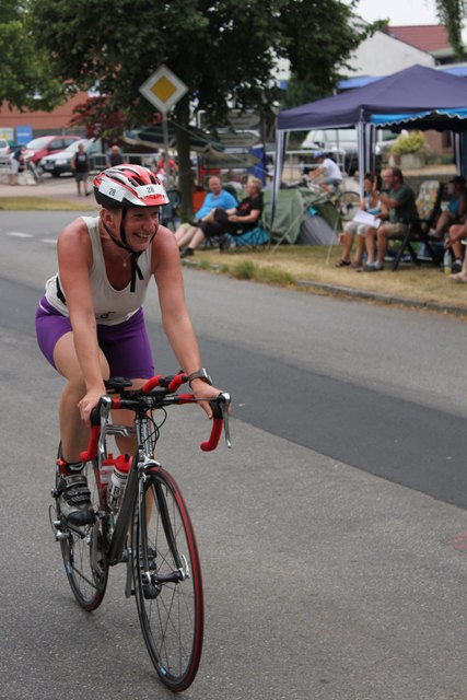 Fährt 540 Kilometer mit dem Rad und ist auch noch gut gelaunt dabei: Alexandra Meixner. | Foto: Foto: privat.