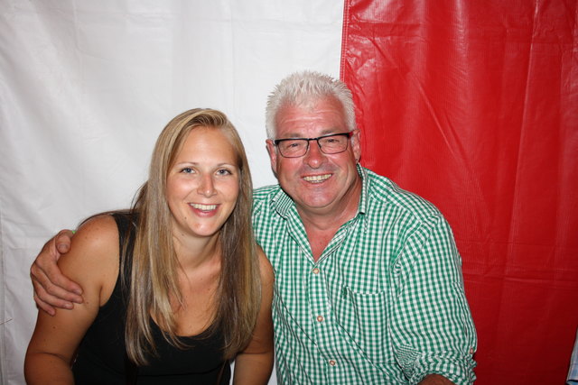 Julia und Josef genossen die warme Sommernacht.