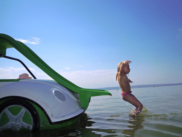Vom Auto in den See
