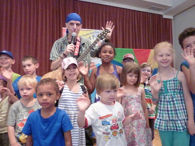 Der Kinderliedermacher Bernhard Fibich ist selbst in Währing aufgewachsen und komponiert Lieder für Kids.