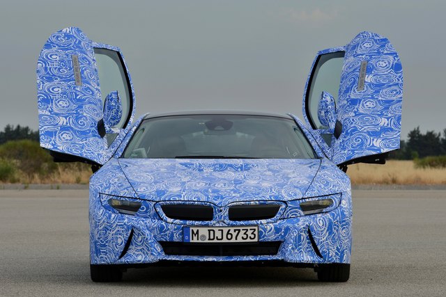 i8-Türen: Crashsicherer Hightech-Werkstoff CFK mit Aluminiumaußenhaut. | Foto: BMW
