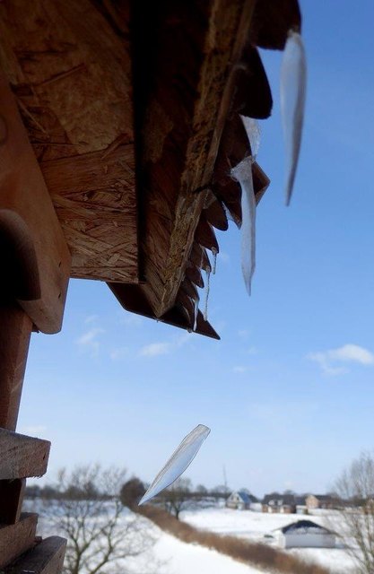 Ein schwebender Eiszapfen?