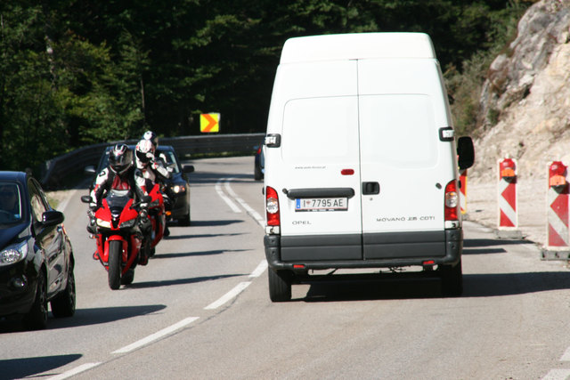 Zu viele Autos fahren auf der B179. Staus sind die Folge. Über Lösungsmöglichkeiten wird daher diskutiert.