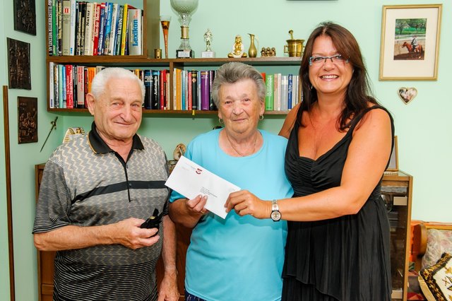 Stadträtin Silvia Eitler besuchte das Diamantene Brautpaar, überbrachte die Glückwünsche der Stadt Baden sowie ein Ehrengeschenk. | Foto: psb/Dusek