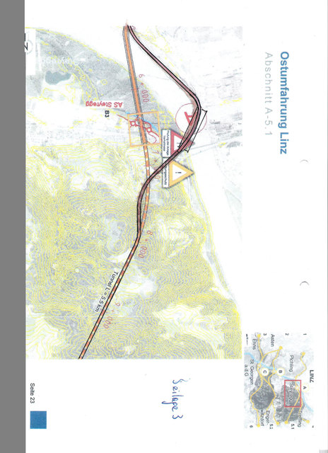 In der Variante von BIO kommt der Tunnel etwas weiter westlich aus dem Pfenningberg heraus und verschont somit Steyregger Siedlungsgebiet.