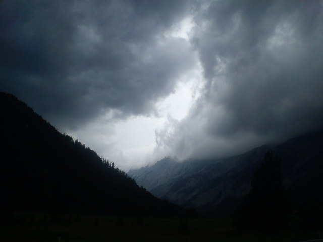 Drohende und drückende den Hochschwab "verschlingende" Wolkengebilde zeigten sich kurz vor Ausbruch des Unwetters in dieser Region...