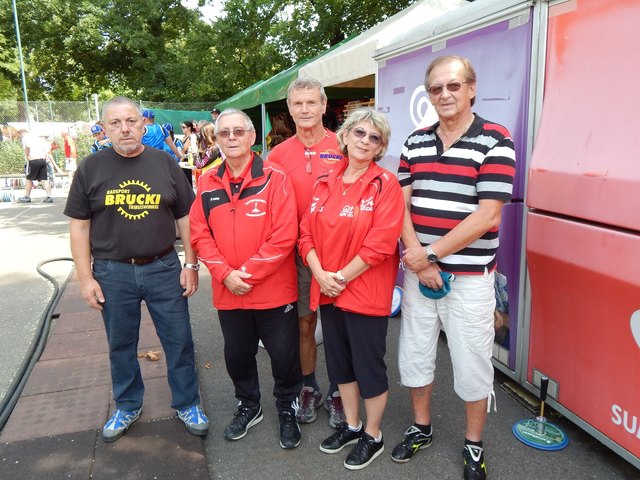 Die Mannschaft des ESV Naturfreunde Traiskirchen v.l.n.r.: Wolfgang Heyderer, Leo Tomasini sen., Peter Köstinger, Christina und Otto Blaschke