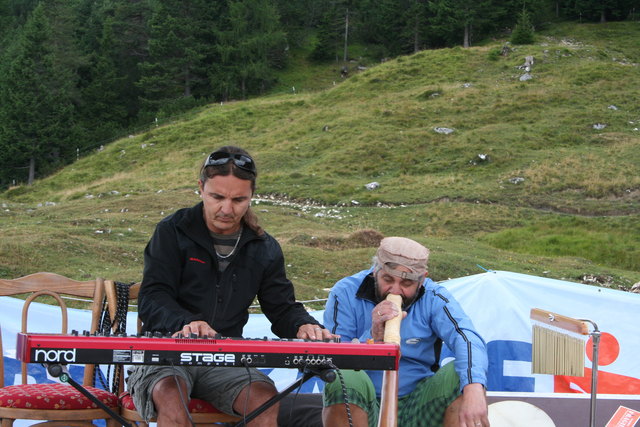 Andreas Brunner mit seinen Keyboard, ein Spezialist.....