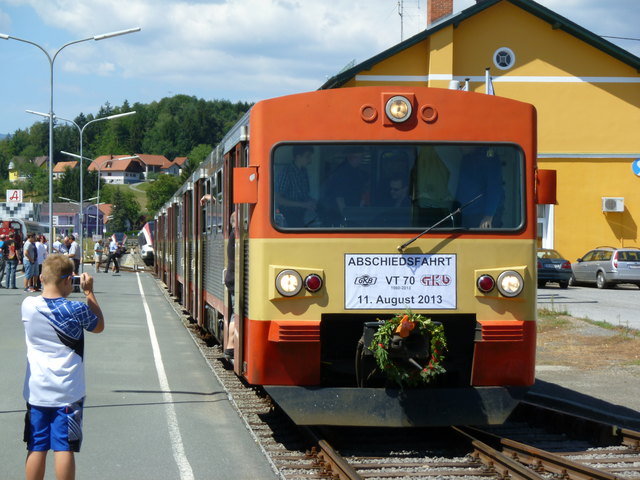 VT 70.01 bis VT 70.13: Installierte Leistung:2×235 kW, Höchstgeschwindigkeit 90 km/h, 110 Sitzplätze