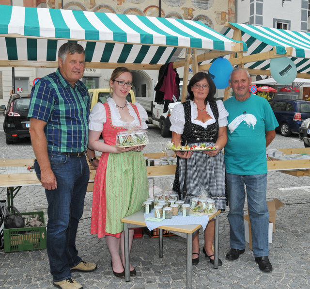Von links: Unterweitersdorfs Bürgermeister Wilhelm Wurm, Lisa Grabner, Brigitte Falkner und Erwin Pachner.