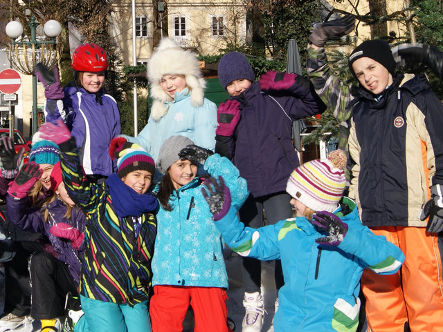 Anorak und Haube können sich die Kinder beim Sommereis wahrscheinlich ersparen.