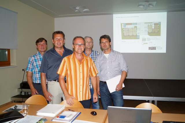 Bürgermeister Josef Kohl, Projektleiter Reinhard Riedel und Architekt Herwig Teuschl stellten sich den Fragen der Bürger.