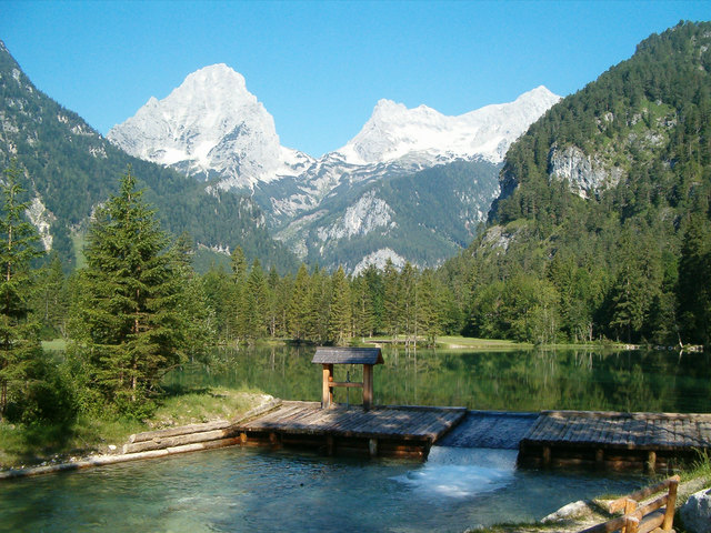 Musikliebhaber können sich auf ein außergewöhnliches Klangerlebnis in einer imposanten Naturarena freuen.