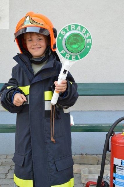 Niklas Kumerer lernte beim Ferienspiel in Platt die Aufgaben der Freiwilligen Feuerwehr kennen und fasste den Entschluss, ebenfalls Feuerwehrmann zu werden.