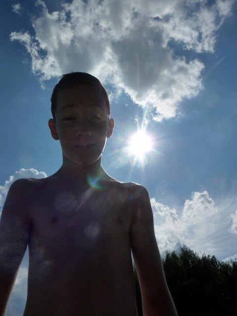 wenn ich nur in die Sonne schauen könnt... (Mamas Lieblingsmotive im Sommer : ihre Kinder und die Sonne)Solveigh Berthold aus Wien 21