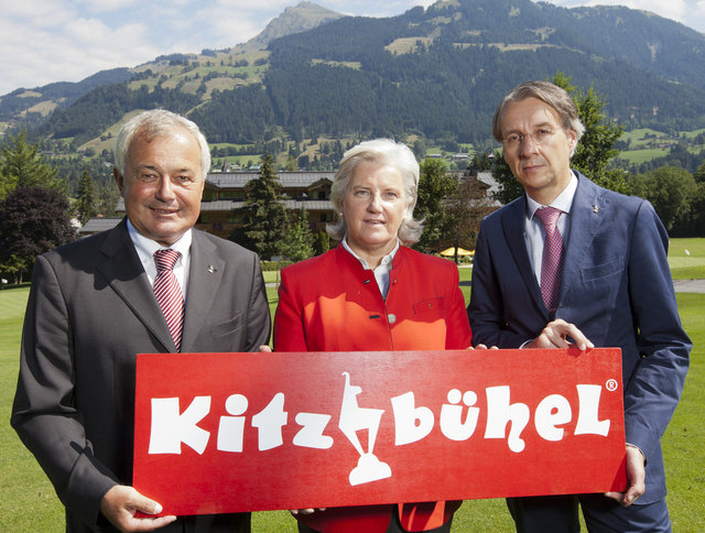 Dr. Josef Burger (Aufsichtsratvorsitzender Kitzbühel Tourismus) und Signe Reisch (Präsidentin Kitzbühel Tourismus) freuen sich über den neuen Geschäftsführer: Gerhard Walter (v. l.).
