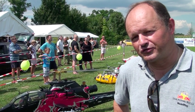 Sepp Schmirl aus Ternitz wollte eine besondere Flugshow mit seinem Hubschrauber – ist ihm auch gelungen....