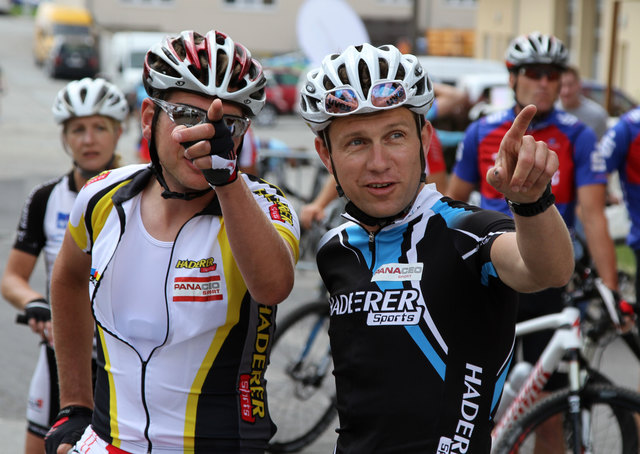 Markus Rothberger (r.) tauschte das Rad gegen die Laufschuhe für den Berglauf auf den Feuerkogel.
