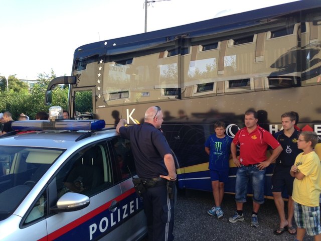 Blau-Weiß waren für die Lafnitzer in Linz nur die Polizisten, die das Stadion sicherten.