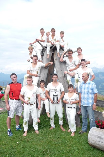 Die Osttiroler Rangglermannschaft in luftigen Höhen am Harschbichl.