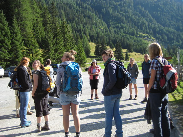 die Studenten der EURUFU Sommeruni und die Biosphärenpark Fexin Helga Gruber (pinke Bluse)