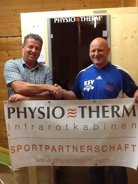 Übergabe durch Markus Kindl (Physiother-Sport-Management)