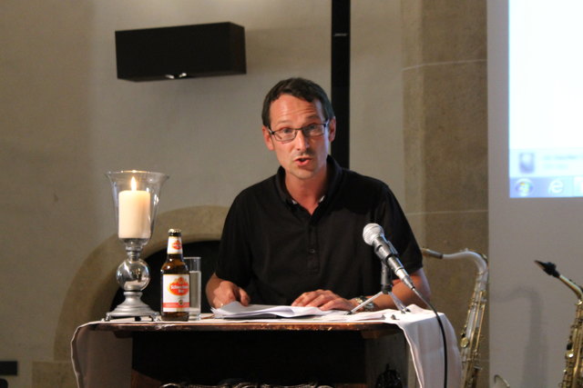 Christoph Wachter laß aus seinem neuen Buch "Der geheime Tunnel"