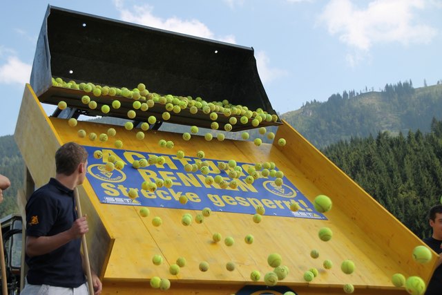 Wessen Nummer wird gewinnen? - Yellow Ball Start aus dem Jahr 2011.