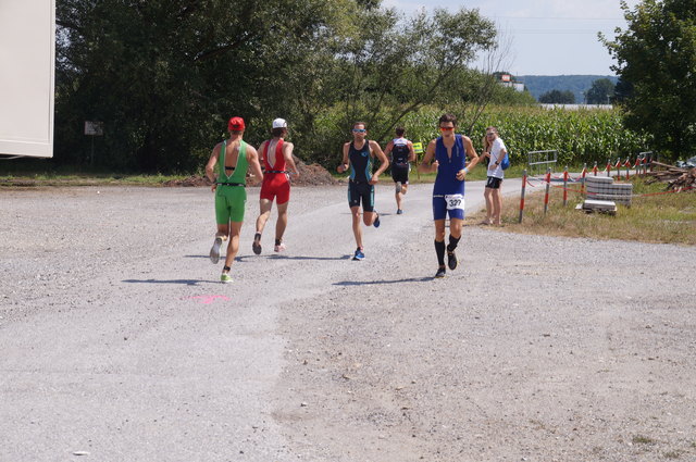 Die Laufstrecke führte die Triathleten auch an der Feistritz entlang.