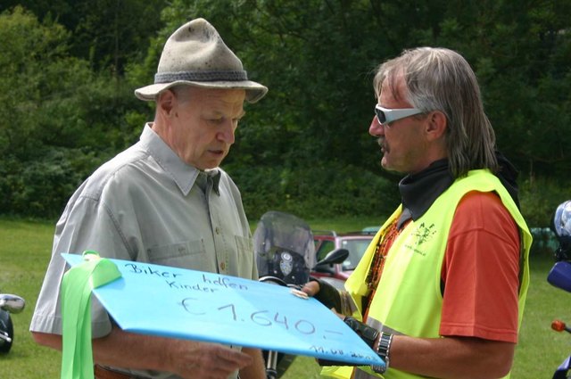 Übergabe von Manfred Weinzetel an Bert Wieser