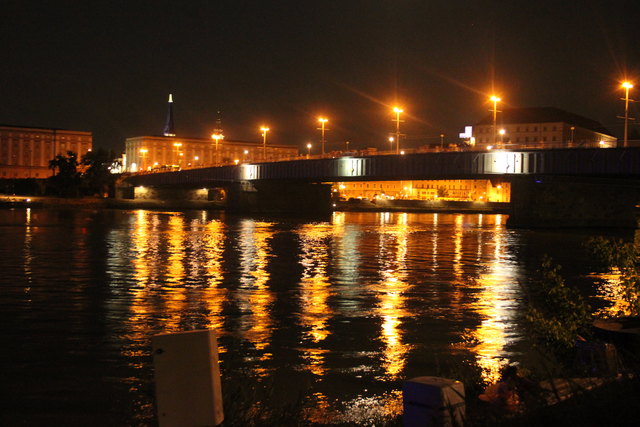 Mit der N1 fährt man auch über die Nibelungenbrücke.