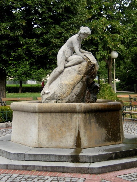 Der Brunnen , Mittelpunkt des Parks