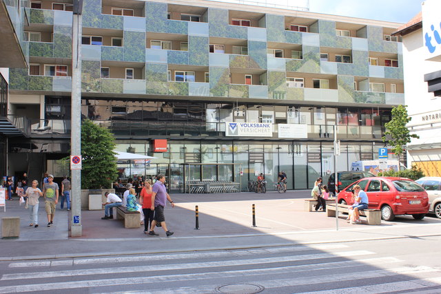 Mit einem tollen Programm für Groß und Klein wartet auch der Postplatz auf die Besucher der Einkaufsnacht. | Foto: Hergel