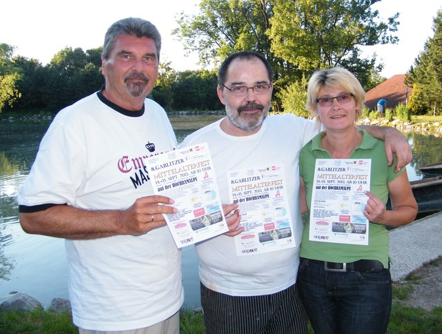 Veranstalter Georg Ragyoczy mit den Gasthausbetreibern Klaus und Petra Heinisch