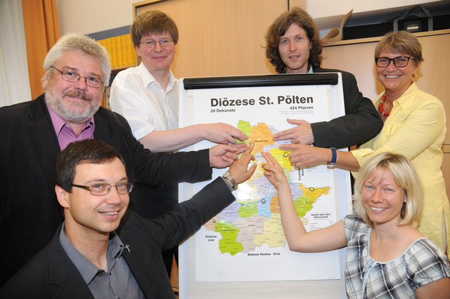 Josef Rennhofer, stv. Dechant von Waidhofen/Thaya, Sepp Winklmayr, Direktor der Pastoralen Dienste der Diözese St. Pölten, Bischofsvikar Gerhard Reitzinger, Axel Isenbart, Generalsekretär der Katholischen Aktion, Angelika Widrich (Vorbereitungsteam), Marianne Ertl (Katholische Frauenbewegung).