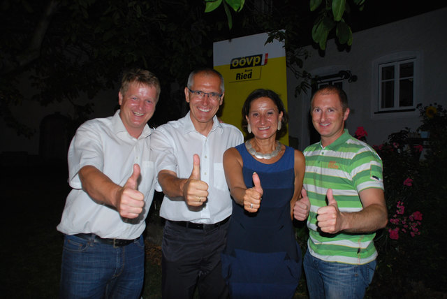 Spitzenkandidat Manfred Hofinger, Innenministerin Johanna Mikl-Leitner, Vizebürgermeister Thomas Brückl und Gemeindeparteiobmann Thomas Priewasser.