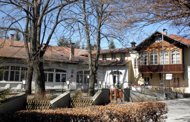 ... war dieses alte Haus in Mürzzuschlag ein KURHAUS. Es war eben auch einmal.