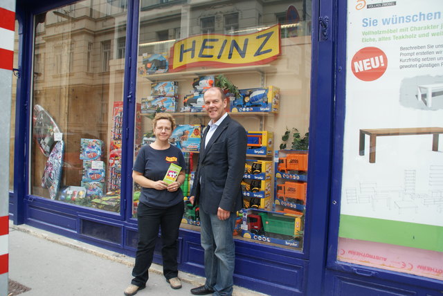 Irene Haselbauer von "Heinz" mit Wirtschaftsbund-Obmann Peter Dobcak.