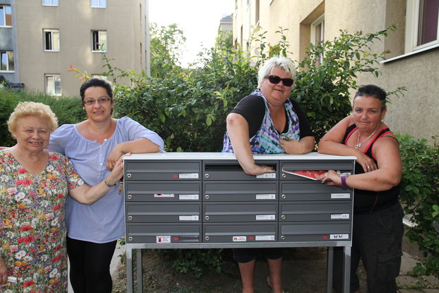 Frauen-Power gegen Postkastel-Skandal im Gemeindebau Gudrunstraße: Katharina Reitinger, Zuhra Abdic, Ingrid Langer, Karin Karall (v.l.).