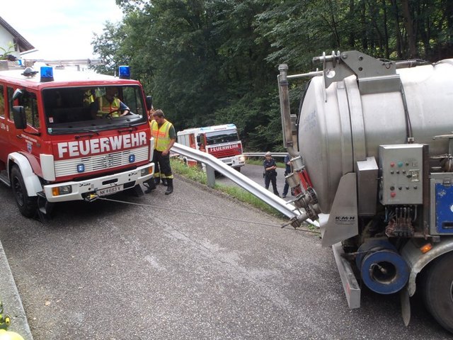 Im Einsatz: FF Payerbach mit 6 Mann und 3 Fahrzeugen, eine Streife der Polizei Reichenau sowie eine Fachfirma mit 2 Mann und einen Fahrzeug.