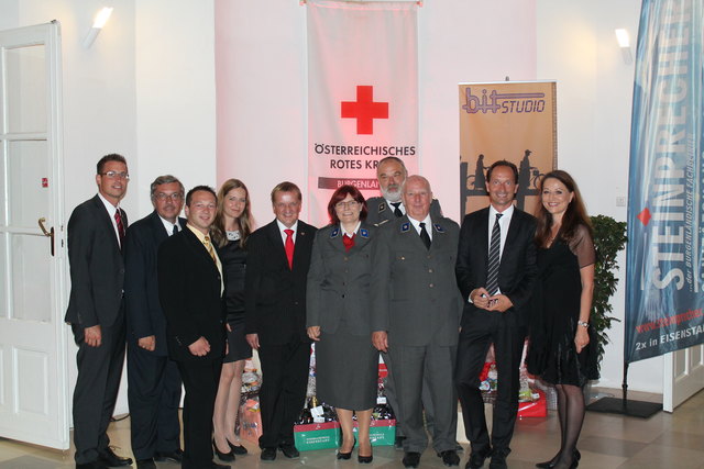 Stadtrat Martin Filbert, GR Dr. Richard Mikats, GR Richard Gartner, Klubobfrau Renée Maria Wisak, Bundesrat Michael Lampel, Rotes Kreuz Bezirksstellenleiterin Mag. Sonja Windisch & Bezirksstellenleiter Stv. Manfred Breithofer, Präsident HR Mag. Bruno Wögerer, LAbg. Vzbgm. Günter Kovacs & Dir. Mag. Tanja Haberler-König